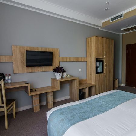 Park Hotel Al Bustan Tsjimkent Eksteriør bilde