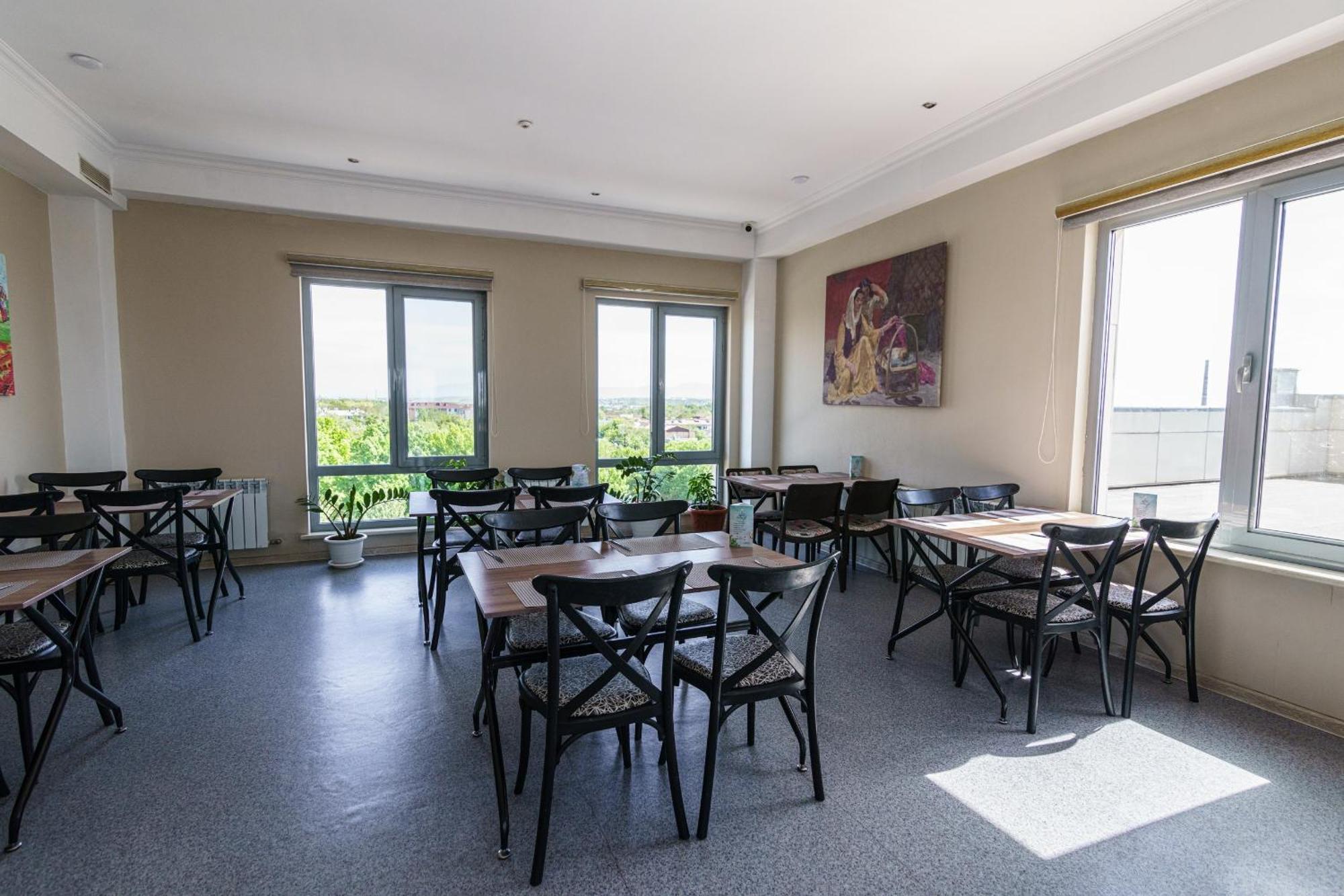 Park Hotel Al Bustan Tsjimkent Eksteriør bilde