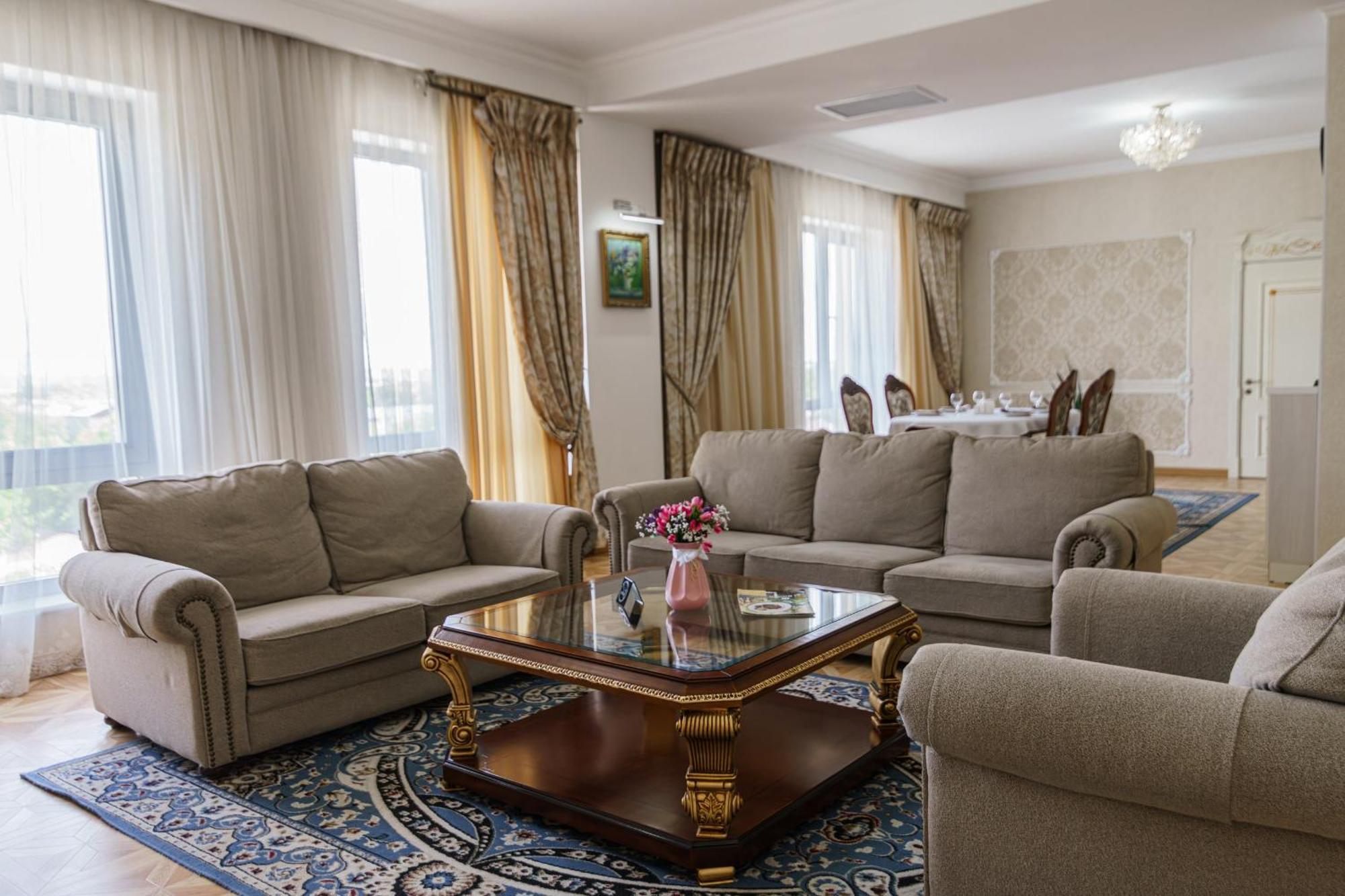 Park Hotel Al Bustan Tsjimkent Eksteriør bilde