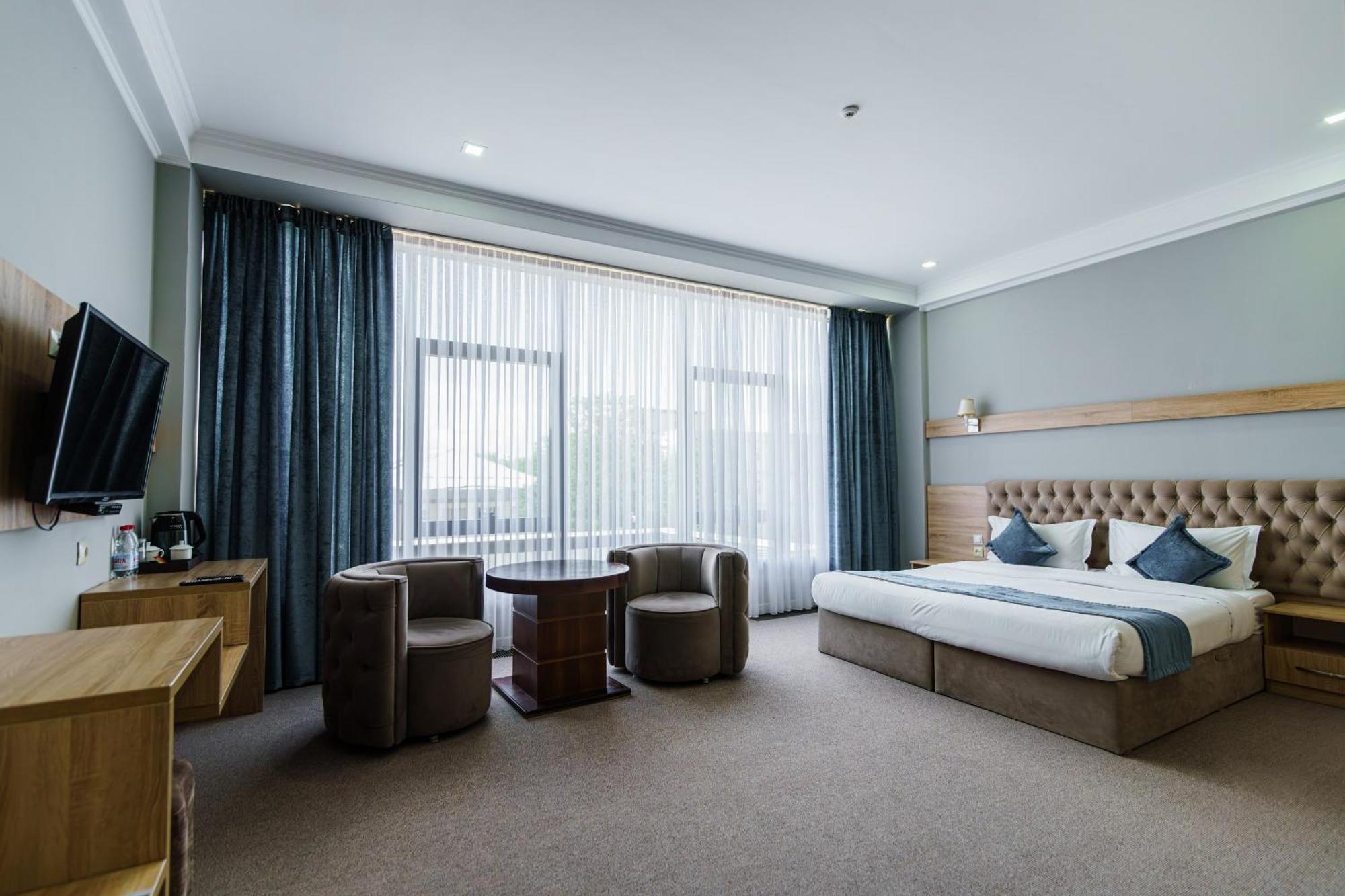 Park Hotel Al Bustan Tsjimkent Eksteriør bilde