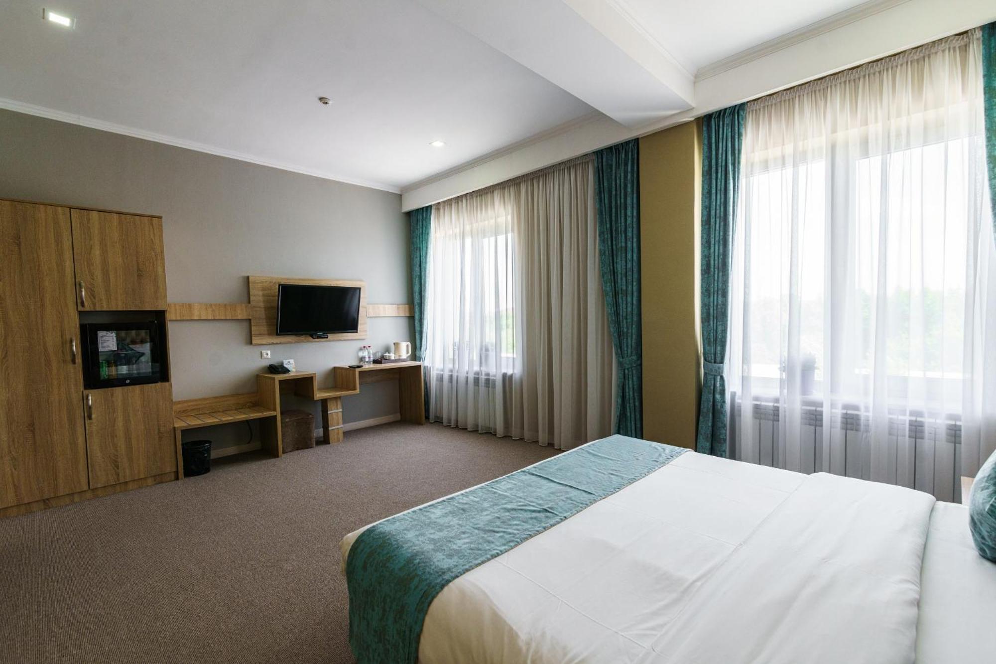Park Hotel Al Bustan Tsjimkent Eksteriør bilde